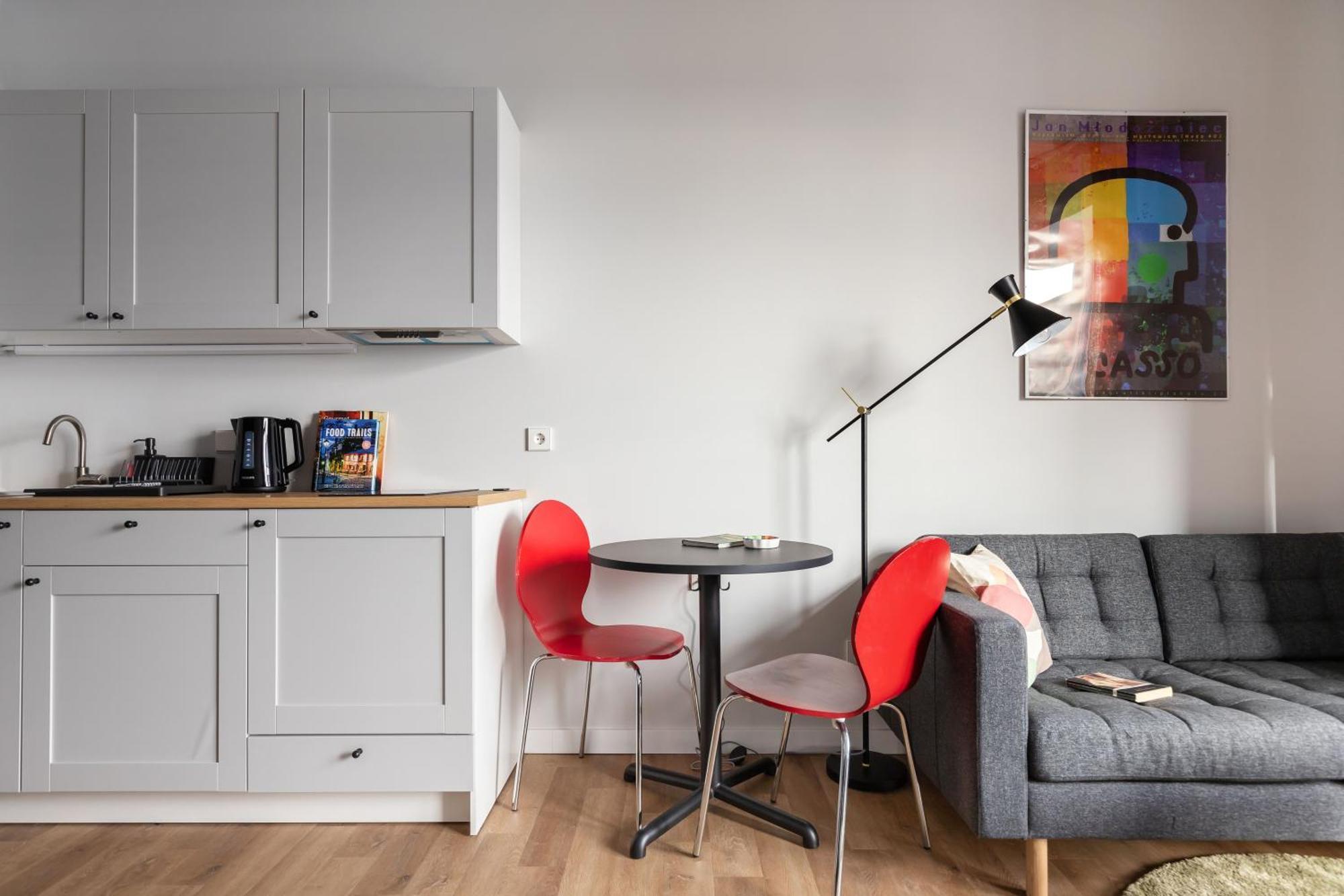 #stayhere - Brand New Colourful Close To Shopping Malls Apartment *